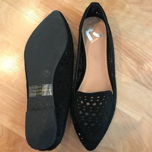 Black flats. Cut outs for detail.